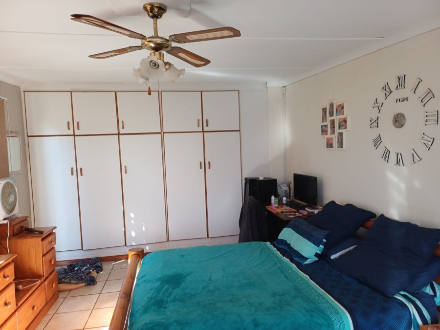 6 Bedroom Property for Sale in Vredenburg Western Cape